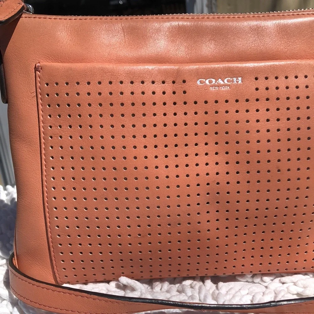 🚨B2G1 COACH Coral Pink Leather Crossbody Bag - Picture 2 of 11